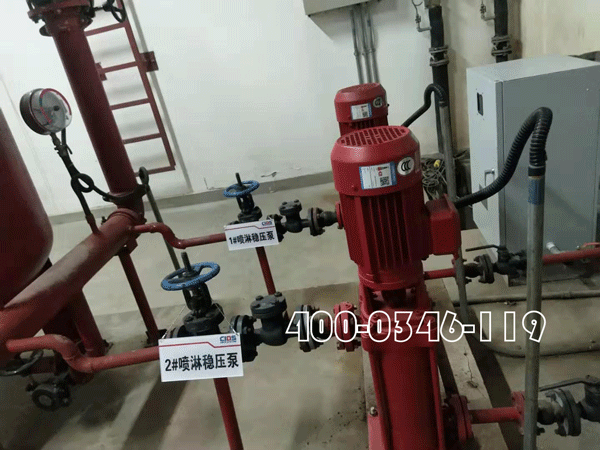 住宅區(qū)發(fā)生火災(zāi)消防救火造成第三方財(cái)產(chǎn)損失誰承擔(dān)責(zé)任？